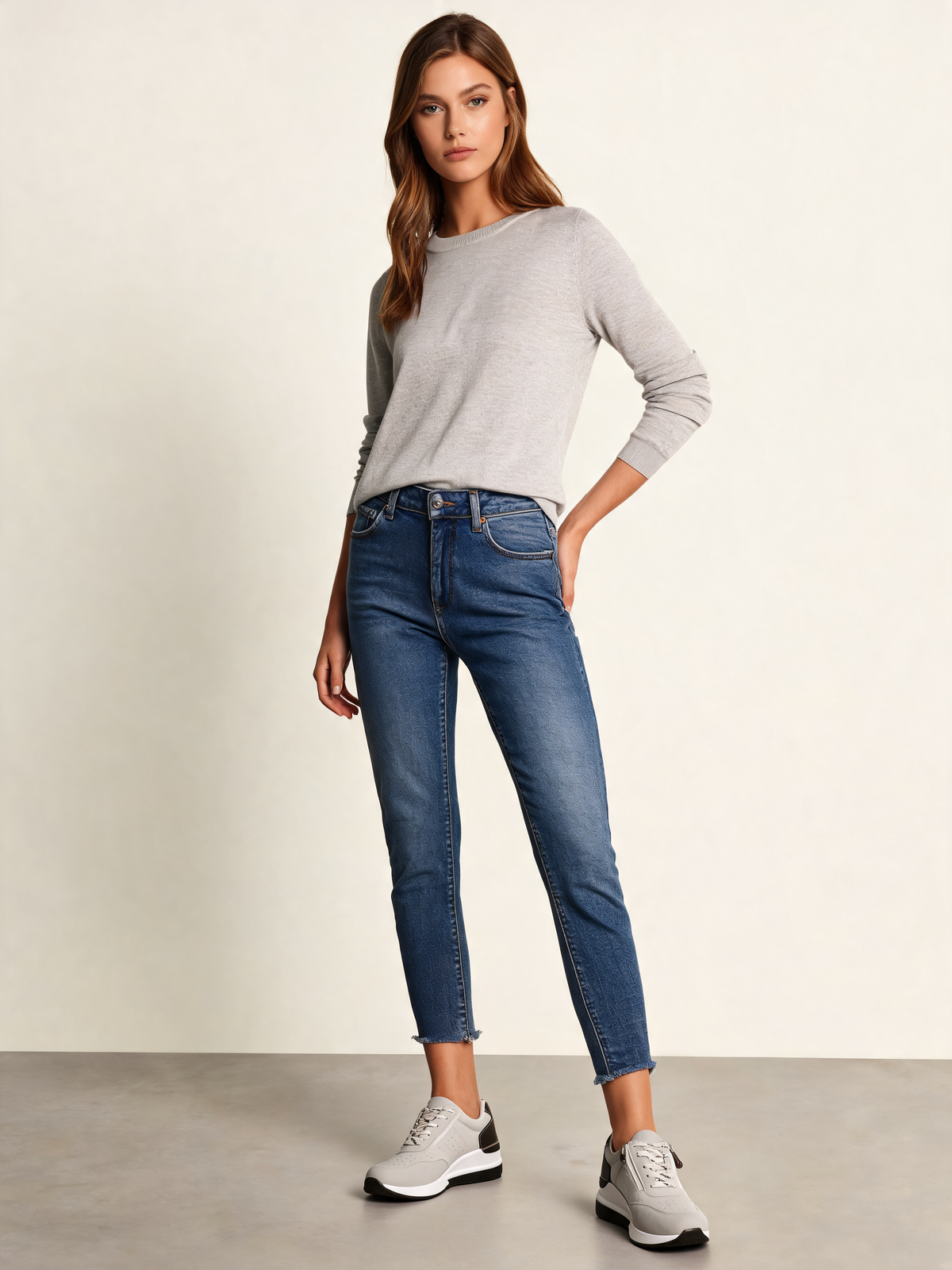 Grey women's trainers three-quarter view