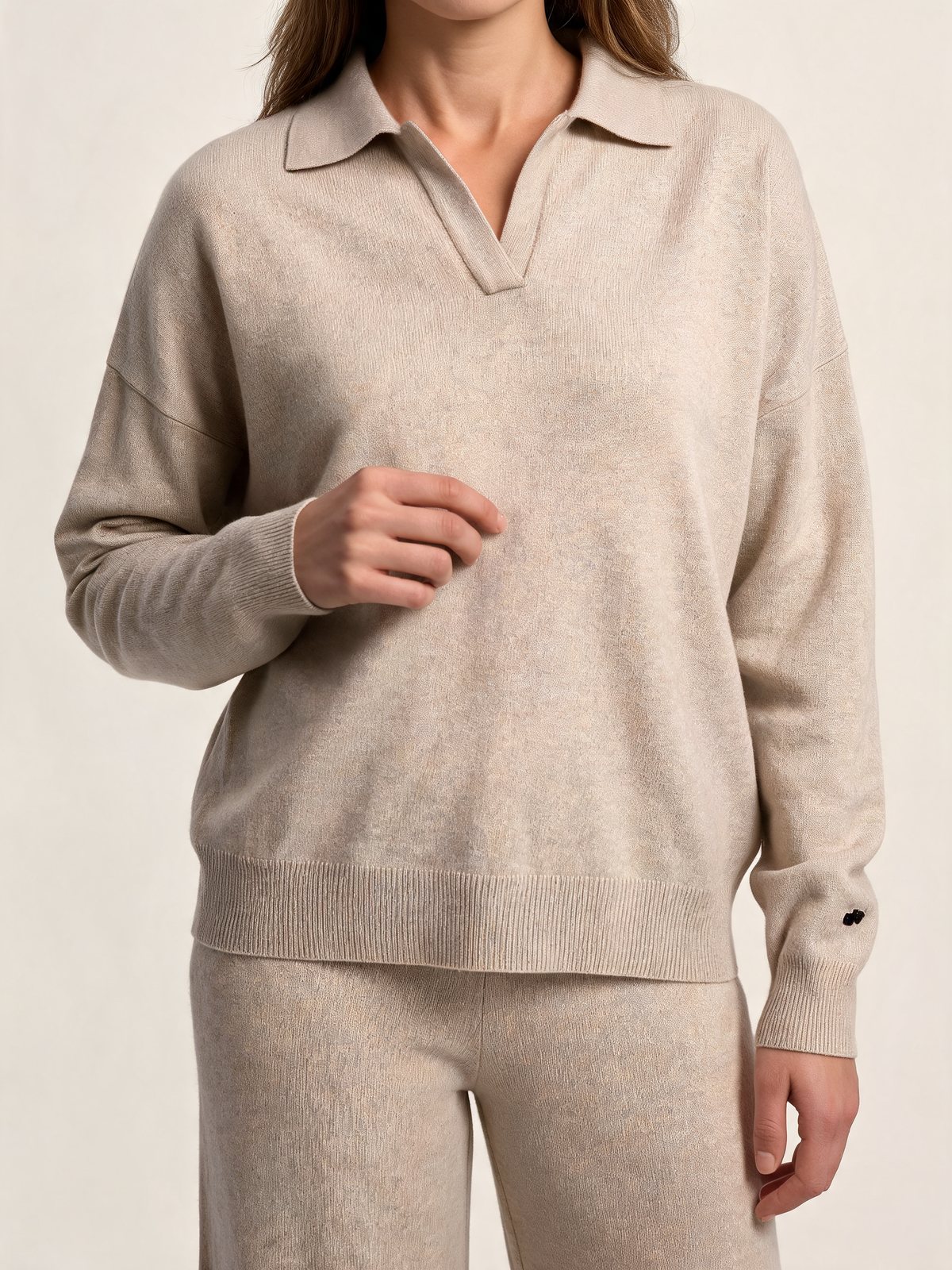 Beige knitted lounge set – close-up