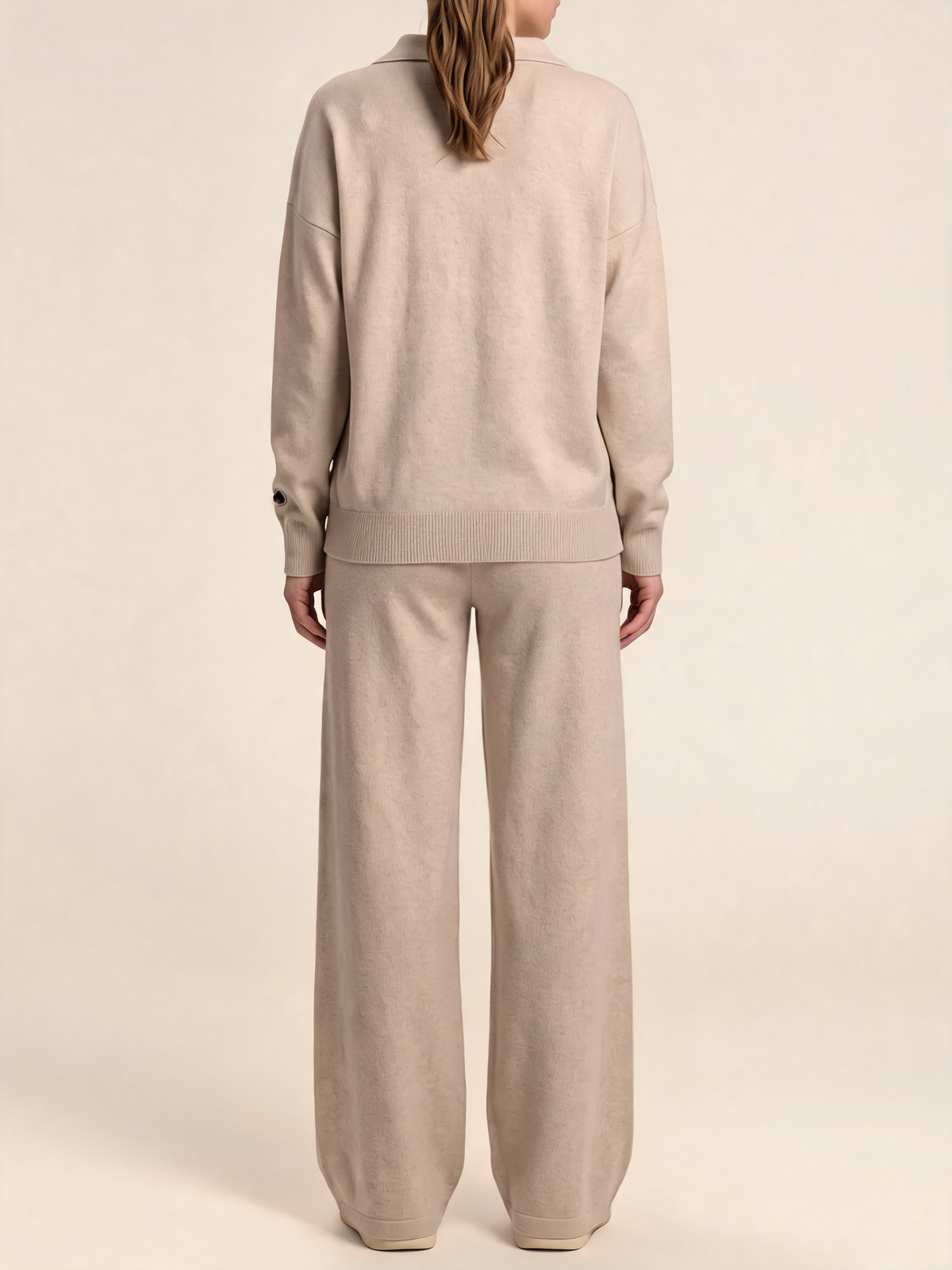 Beige knitted lounge set – back view